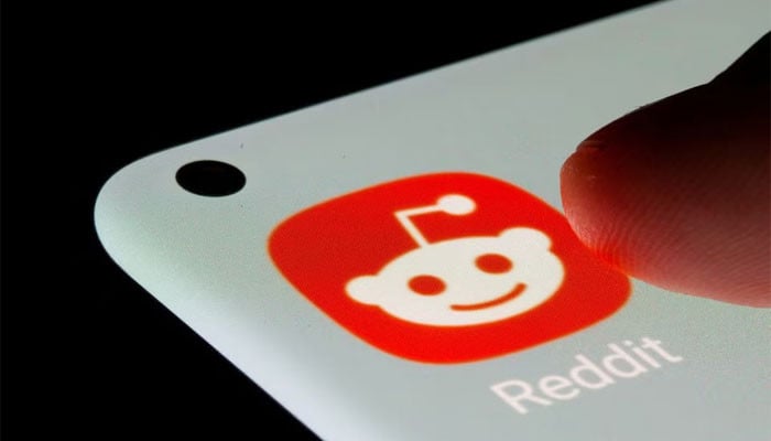 Reddit CEO yields to blackouts, urges subreddits to end protest first