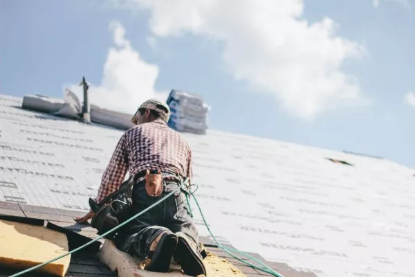 roofer adding shingles to the roof of a house 2022 11 16 18 35 52 utc 1 scaled q0xokdo83l8q8ui9j24ir7qnnys7qp0vdva75vyoww